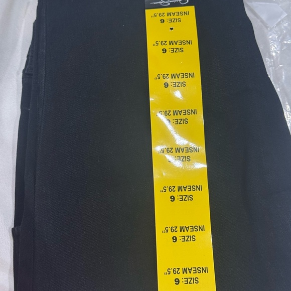 High Rise Skinny Jeans in Black - Picture 3 of 3